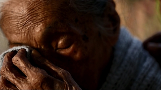 
	
	Những giọt nước mặt xúc động của người mẹ già 113 tuổi